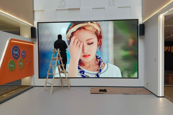 全彩室內LED顯示屏價格多少錢一平方？