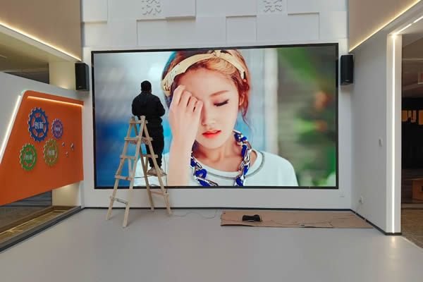 美發美業空間升級 LED顯示屏提升品牌形象與服務效率