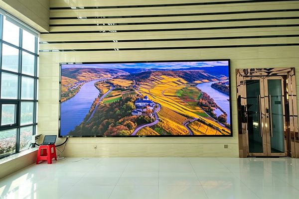 維康國際LED顯示屏助力某連鎖酒店集團大堂形象升級